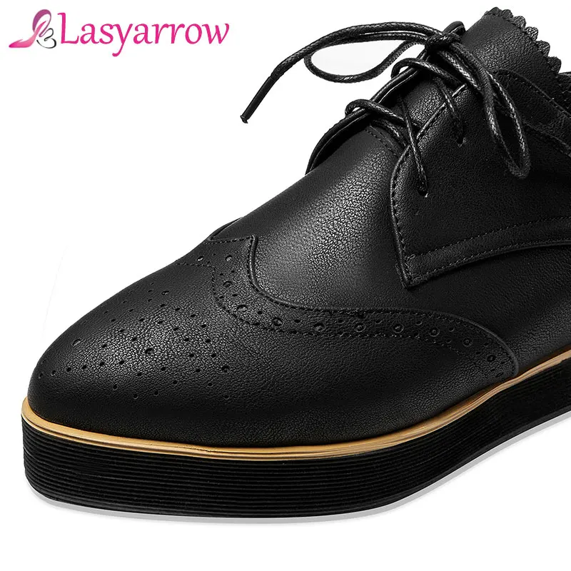 Женские повседневные туфли Lasyarrow модные на плоской платформе с заостренным