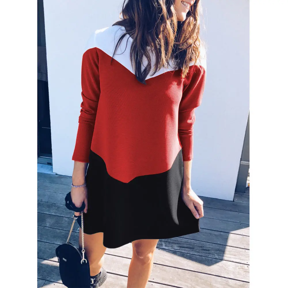 Женское платье с длинным рукавом и круглым вырезом зимней коллекции, нежное и уютное.