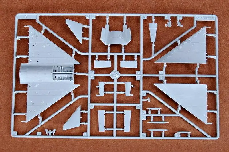 Trumpeter 1/72 01611 китайский J 10 боец|Наборы для сборки моделей| |
