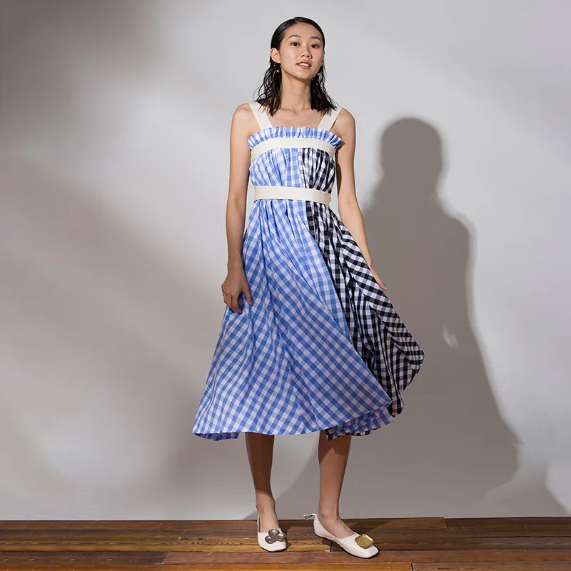 Женское клетчатое платье TWOTWINSTYLE средней длины без рукавов с высокой талией