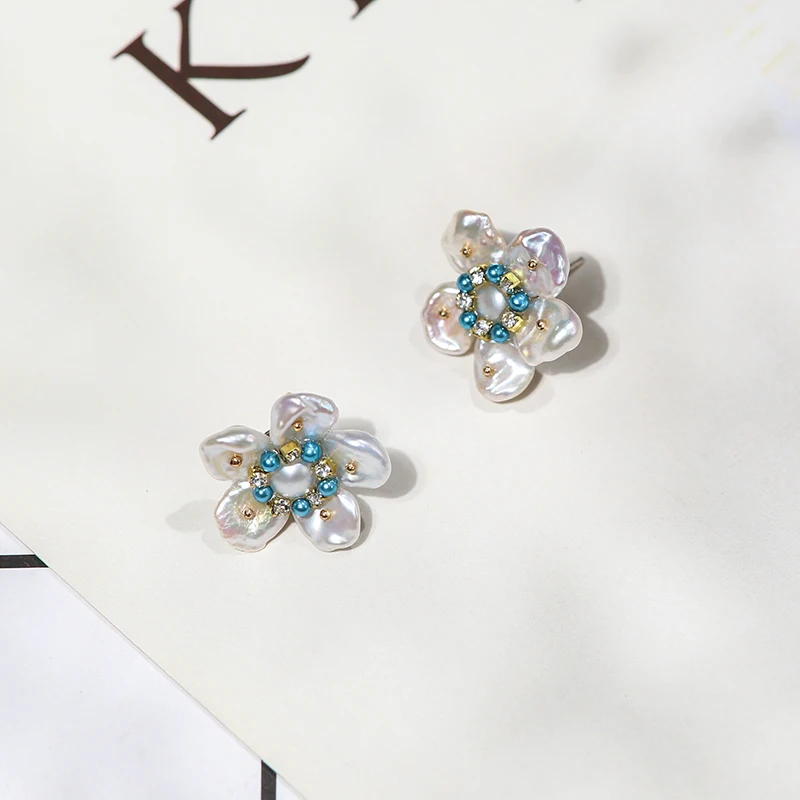 

Vanssey Fashion Jewelry Handmade OL Plant Flower Daisy Natural Irregular Pearl Stud Earrings Accessories for Women 2019 New