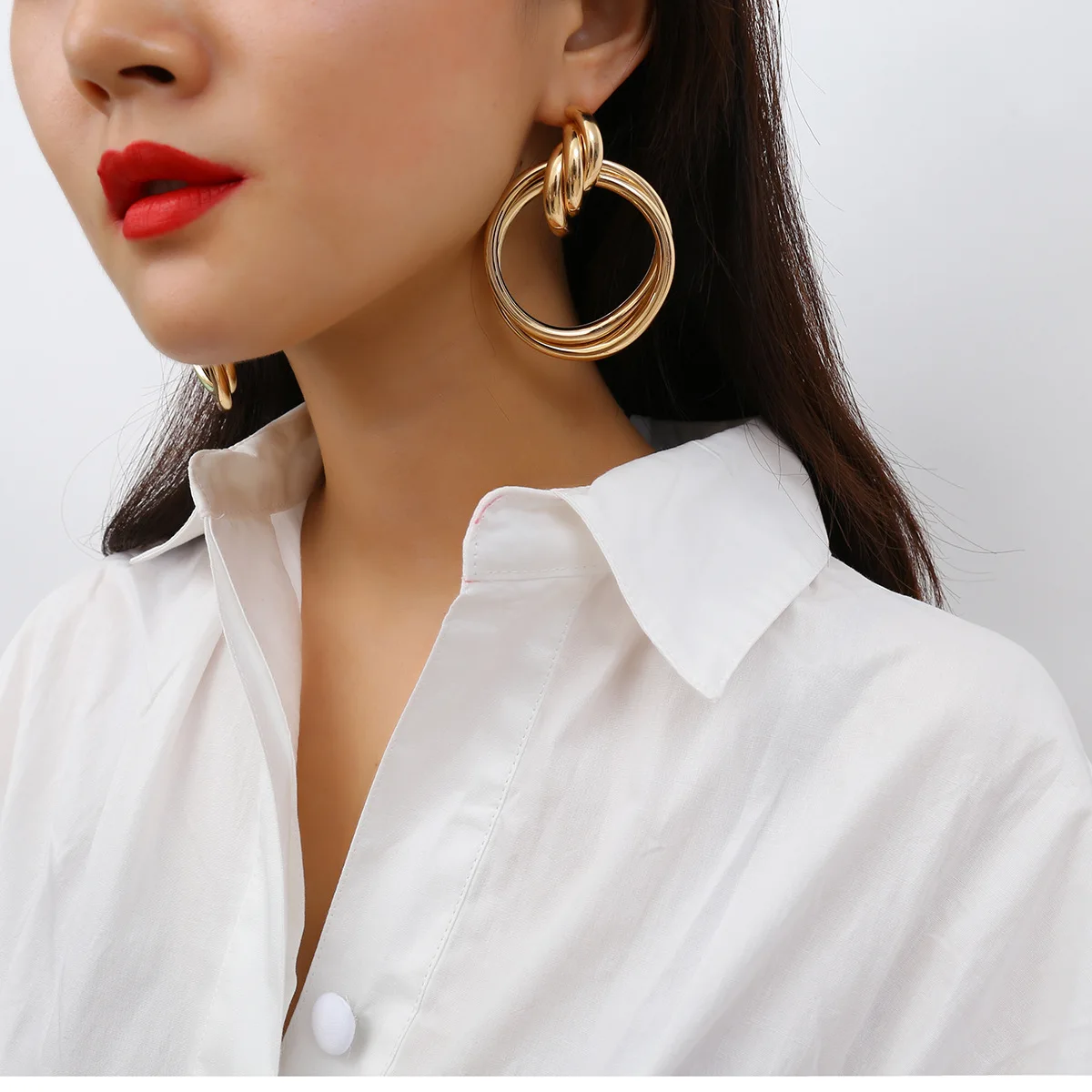 Женские серьги из сплава золотистого и серебристого цветов круглые подвески с