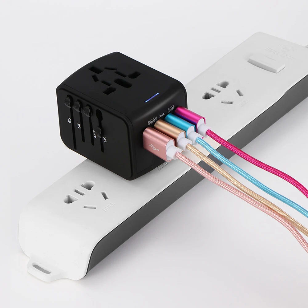 Универсальное зарядное устройство для путешествий с 4 USB портами и переходником
