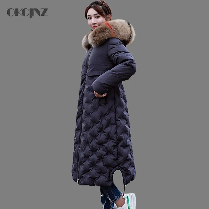 Фото Женская зимняя куртка с мехом енота парка гусиным пером плотная теплая длинная