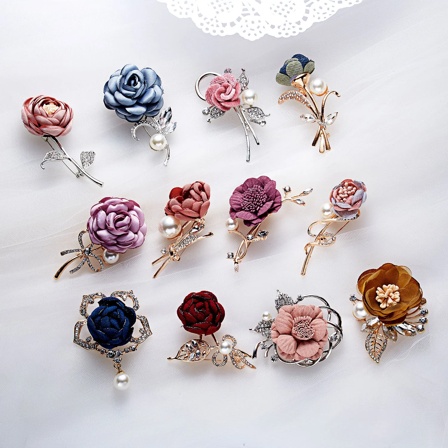 

Elegant Ladies Cloth Art Pearl Fabric Flower Brooch Pin Cardigan Shirt Shawl Pin Coat Badge Wedding Jewelry Accessories Gift