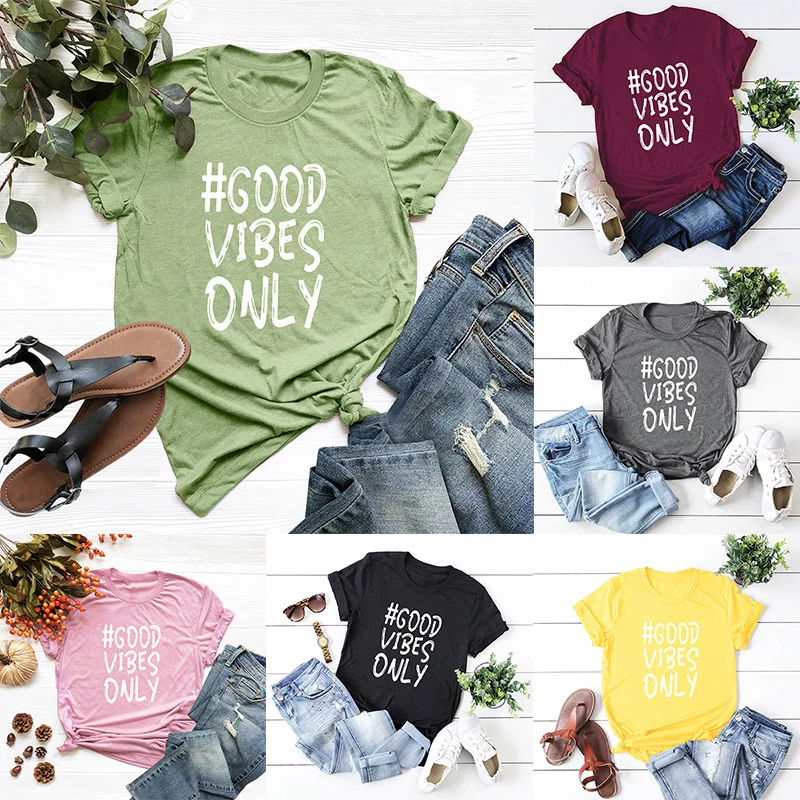 Женская футболка с коротким рукавом и круглым вырезом надписью Good Vibes Only | одежда