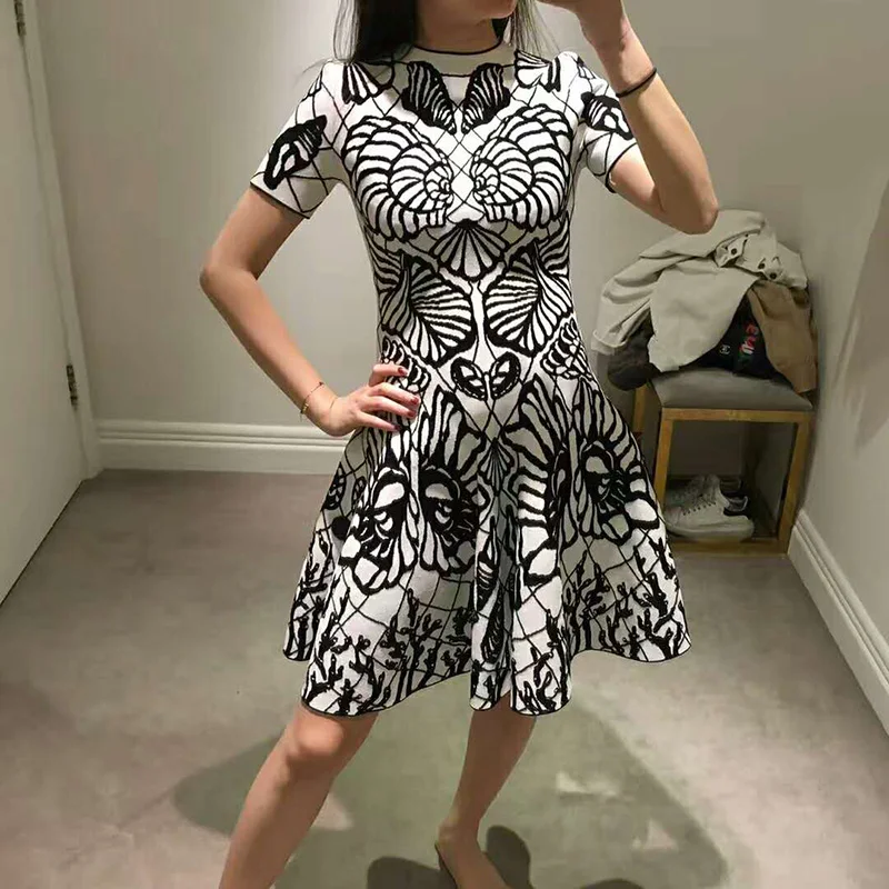 Черно белое жаккардовое трикотажное платье для женщин 2019 летнее подиума с