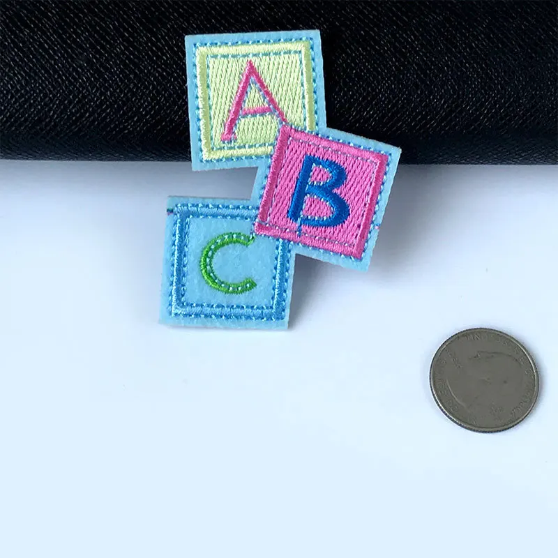 Нашивка с буквами английского алфавита ABC вышитая термоклейкая для одежды сумок