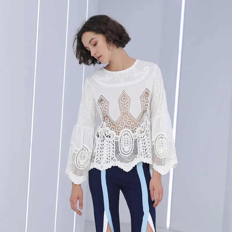 TWOTWINSTYLE корейские женские рубашки блузка с круглым вырезом и расклешенным