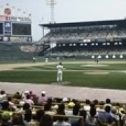 Зрители наблюдающие бейсбольный матч на стадионе США cellular Field Chicago Cook County Illinois USA