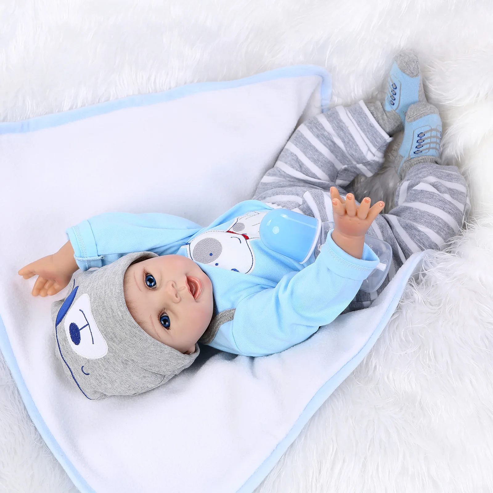 

55cm Soft Silicone Vinyl Dolls Reborn Baby Handmade Cloth Body Lifelike Babies play house toy Children's birthday presents