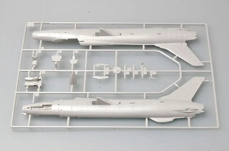Trumpeter 1/72 01617 Φ Thunderchief|Наборы для сборки моделей| |