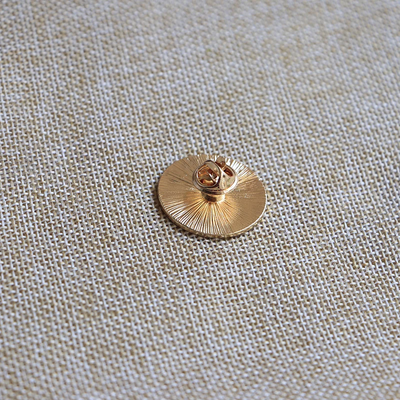 Moon Wolf Brooches Golden Lines Round Enamel Pin for Boys Girls Lapel Pin Hat/bag Pins Denim Jacket Women Brooch Badge Q693