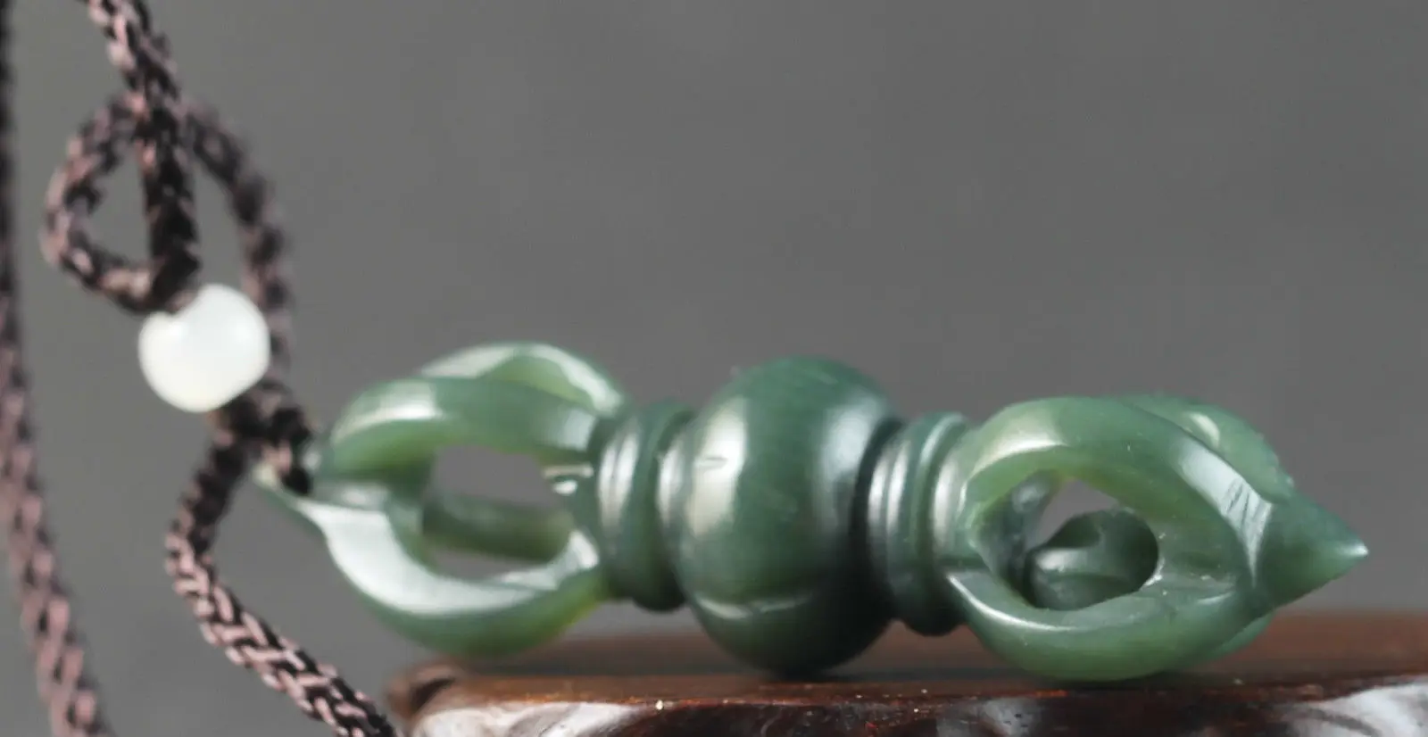 

Chinese natural hetian jade hand-carved hetian jade pendant 2.1 inch