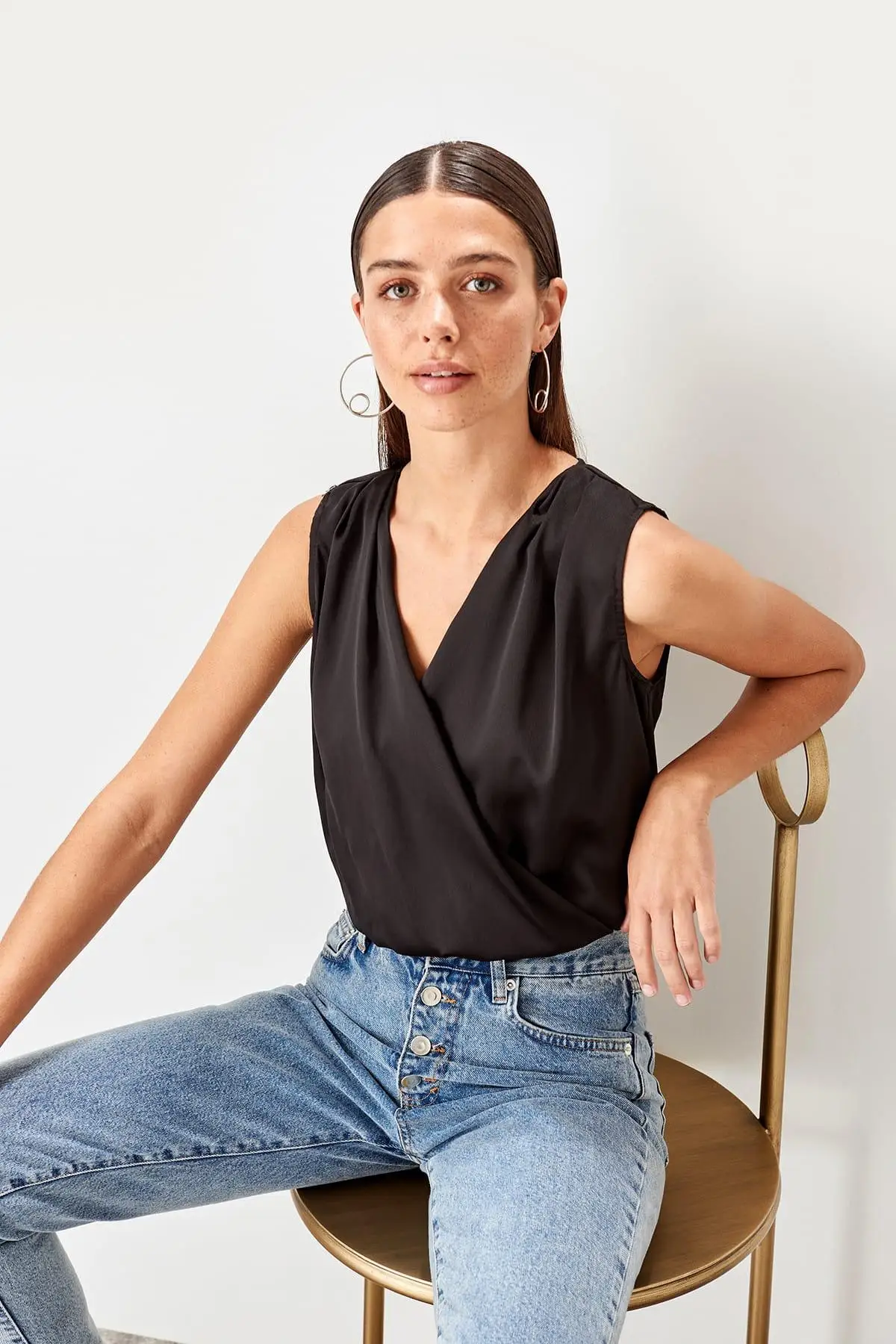 Черное боди без рукавов Trendyol TWOSS19BB0467 |