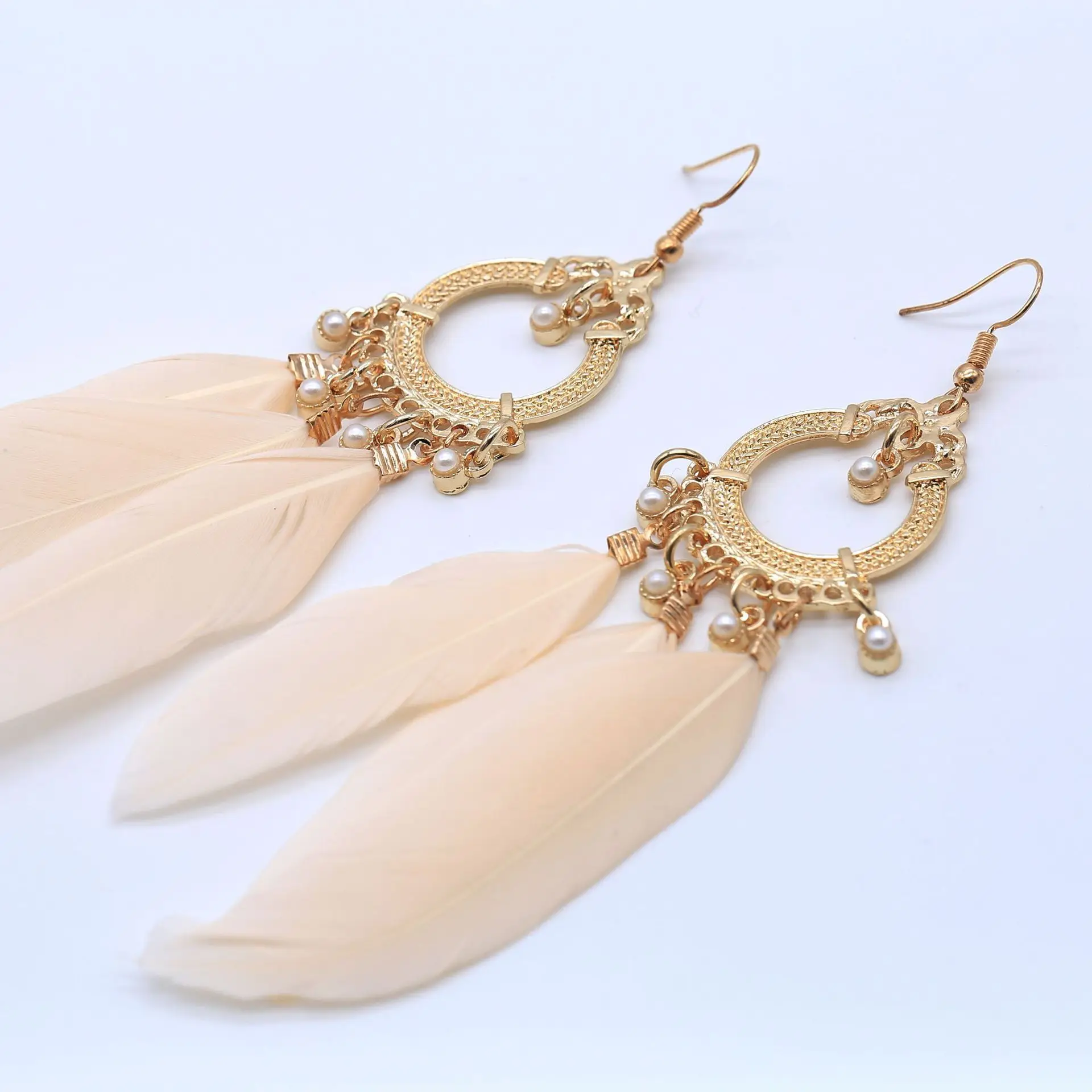 New Style Woman's Bohemian Tassle Feather Pendant with Pearl Alloy Drop Dangle Earrings Bijoux Jewelry Accessories |