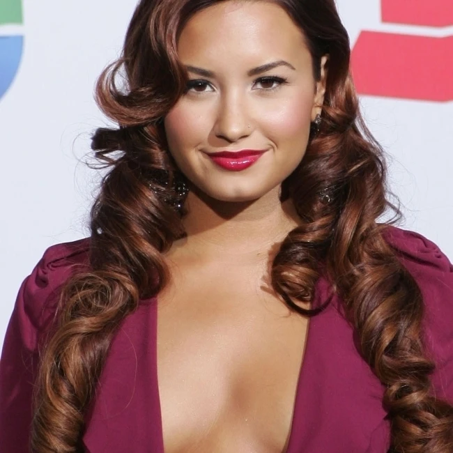 Demi Lovato At Arrivals For 12Th Annual Latin Grammy Awards Print (16x20)|Таблички и знаки| |