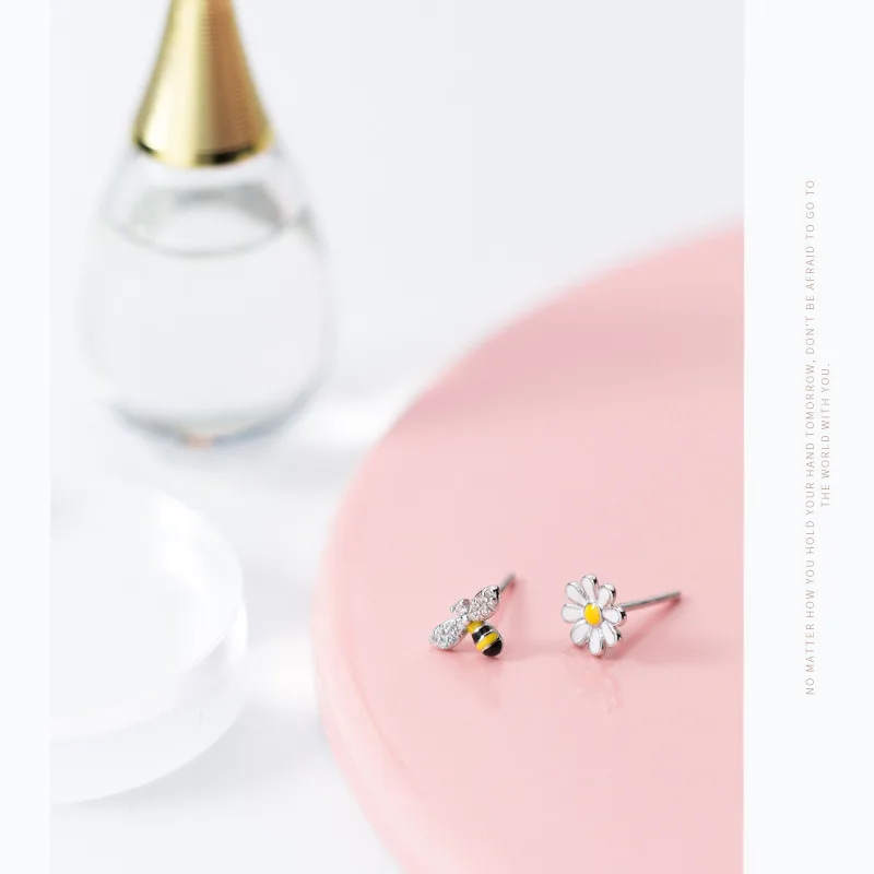 Женские серьги гвоздики из серебра 100% пробы с маленькими асимметричными