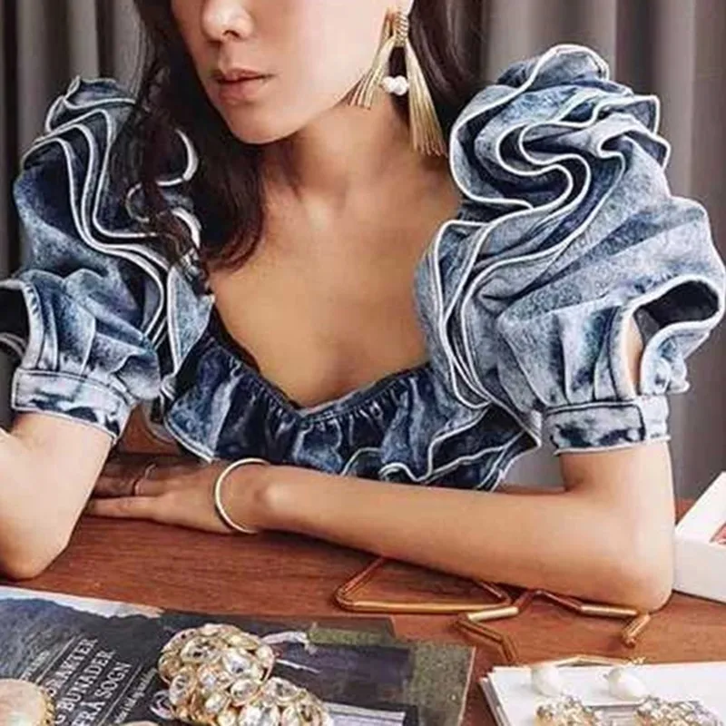 Женский Джинсовый укороченный топ TWOTWINSTLE блузка с рукавами фонариками и