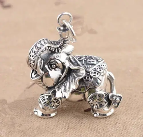 

Collectable Chinese Tibetan Silver Carving Animal Elephant Exquisite Small Pendant Statues