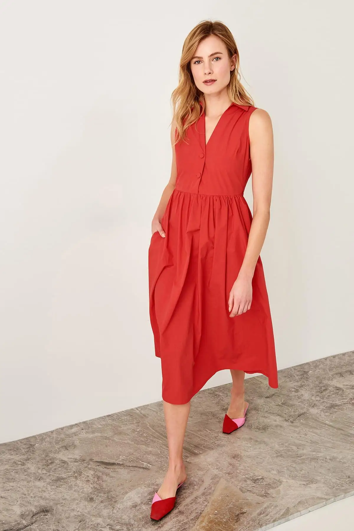 Платье с красной пуговицей Trendyol TWOSS19YD0071|Женские платья| |