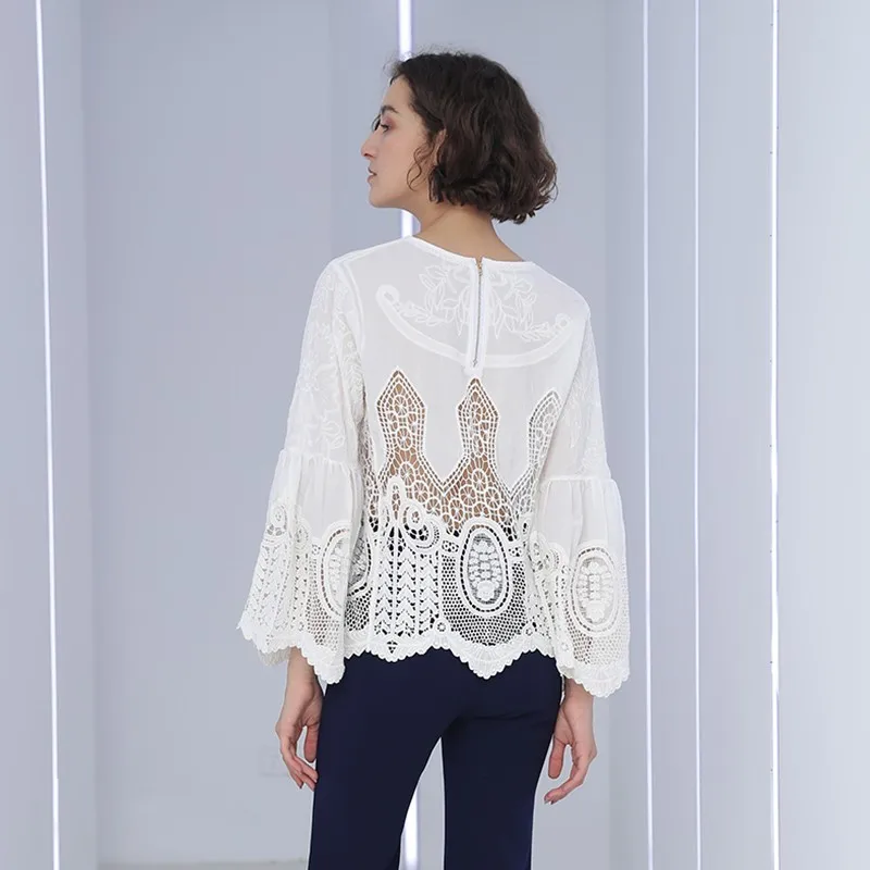 TWOTWINSTYLE корейские женские рубашки блузка с круглым вырезом и расклешенным