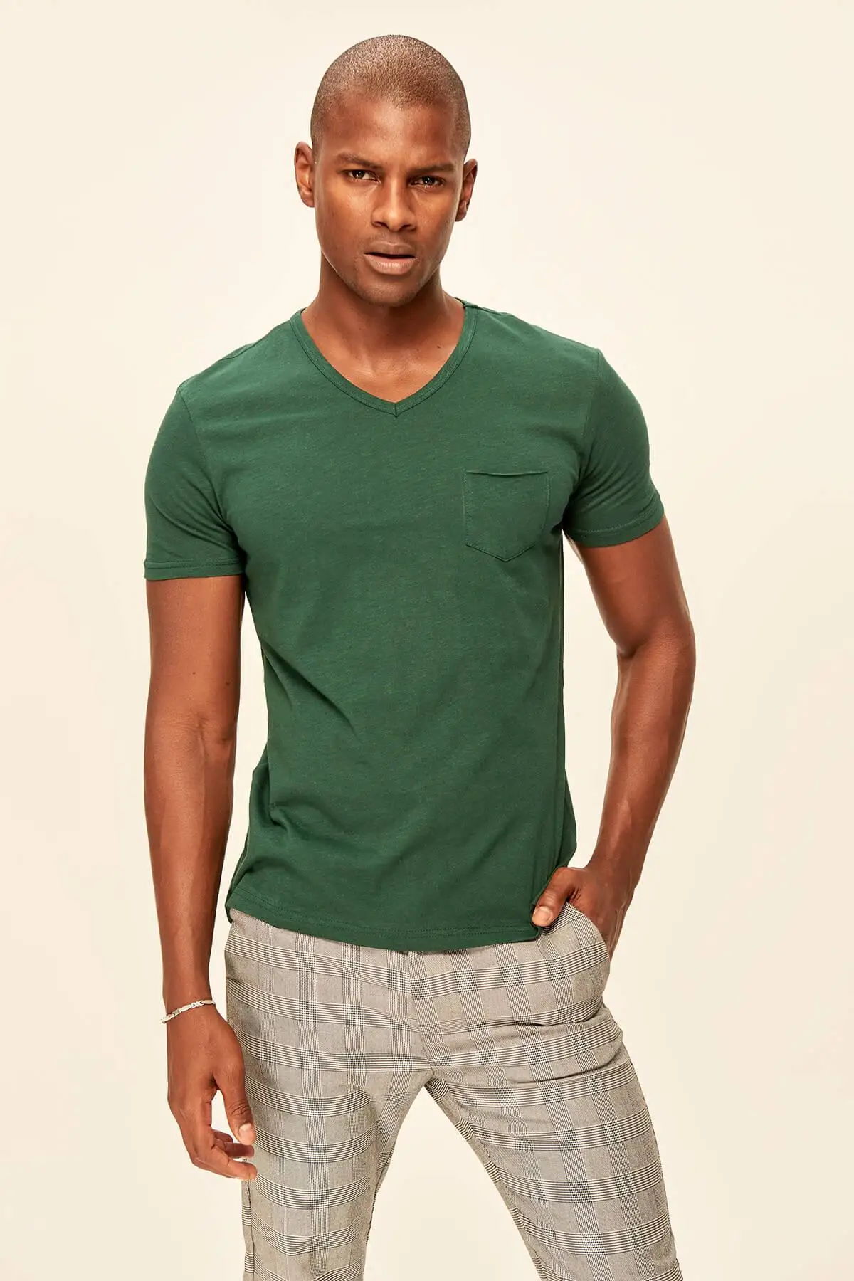 Trendyol Green basыc для мужчин Slim Fit с коротким рукавом v-образным вырезом карман деталь