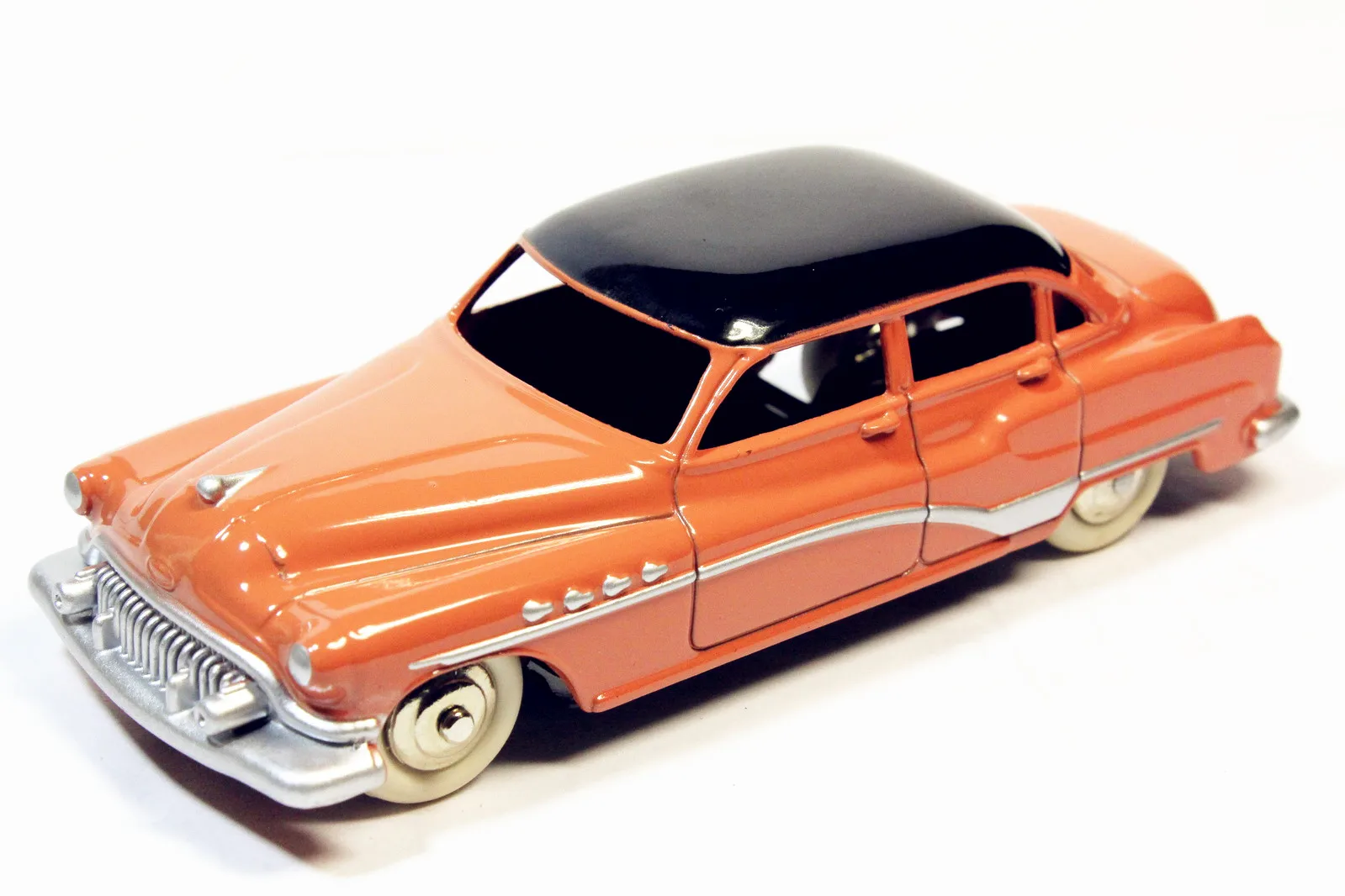 Игрушки DINKY BUICK ROADMSTER 1/43 24 В |