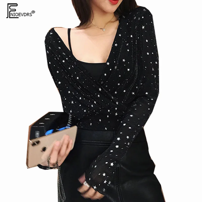 Фото Женская блузка с длинным рукавом черная короткая v образным вырезом блестящая 2019|