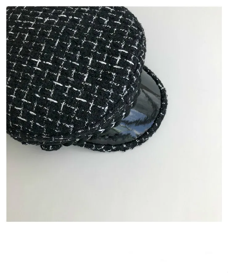 

2019 New Style Women Hat Black White Stripe Tweed Military Hat Flat Top Knit Winter Cap Female Casual Beret Hat Casquette