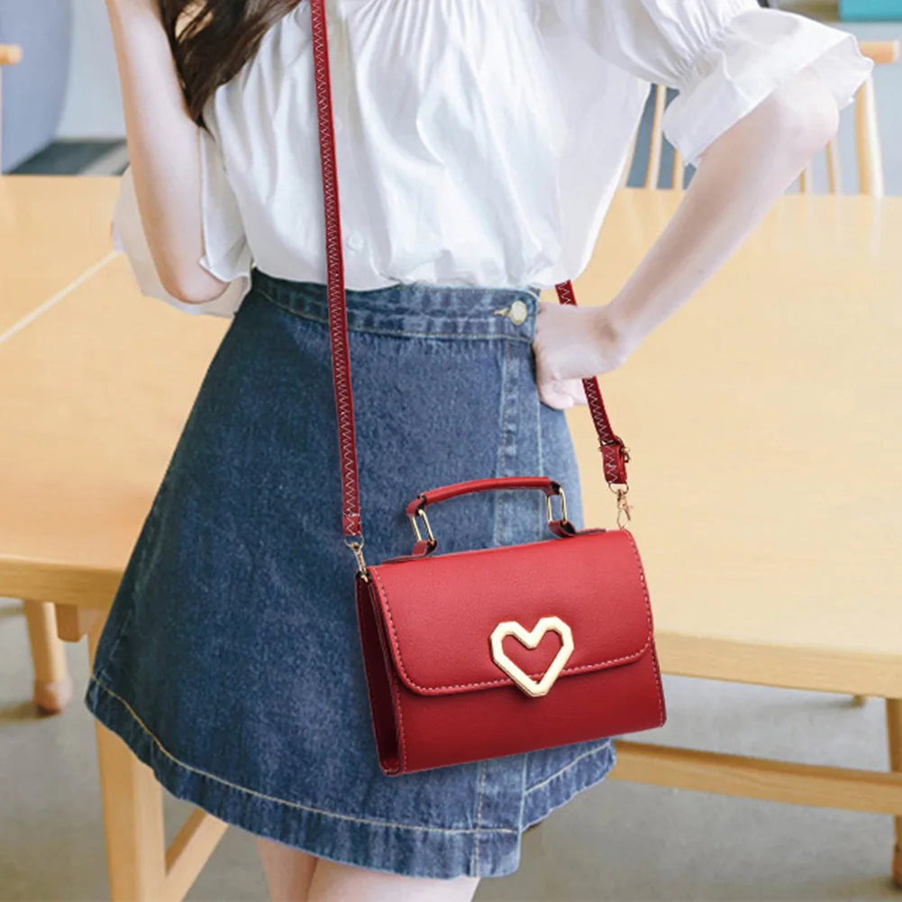 Сумка мессенджер SFG HOUSE женская из искусственной кожи с металлическим сердечком