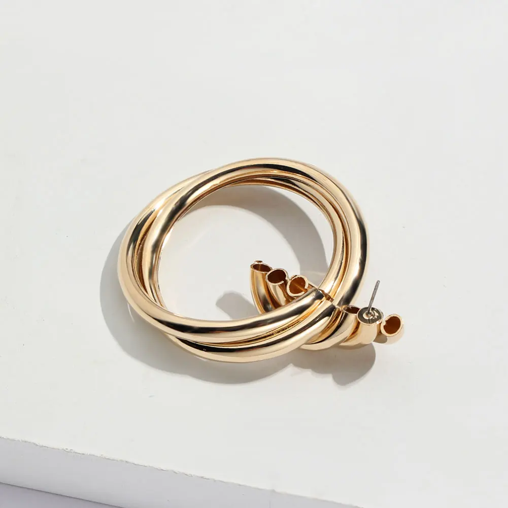 Большие круглые серьги-гвоздики JUST FEEL золотого цвета простые геометрические