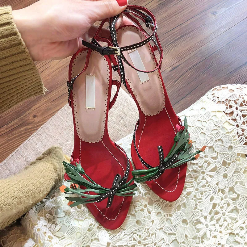 

2019 Summer Women Vintage Sandals Women Flower Sandals Med Heels Retro Style Buckle Strap Sandals Peep Toe Party Shoes Red Gree