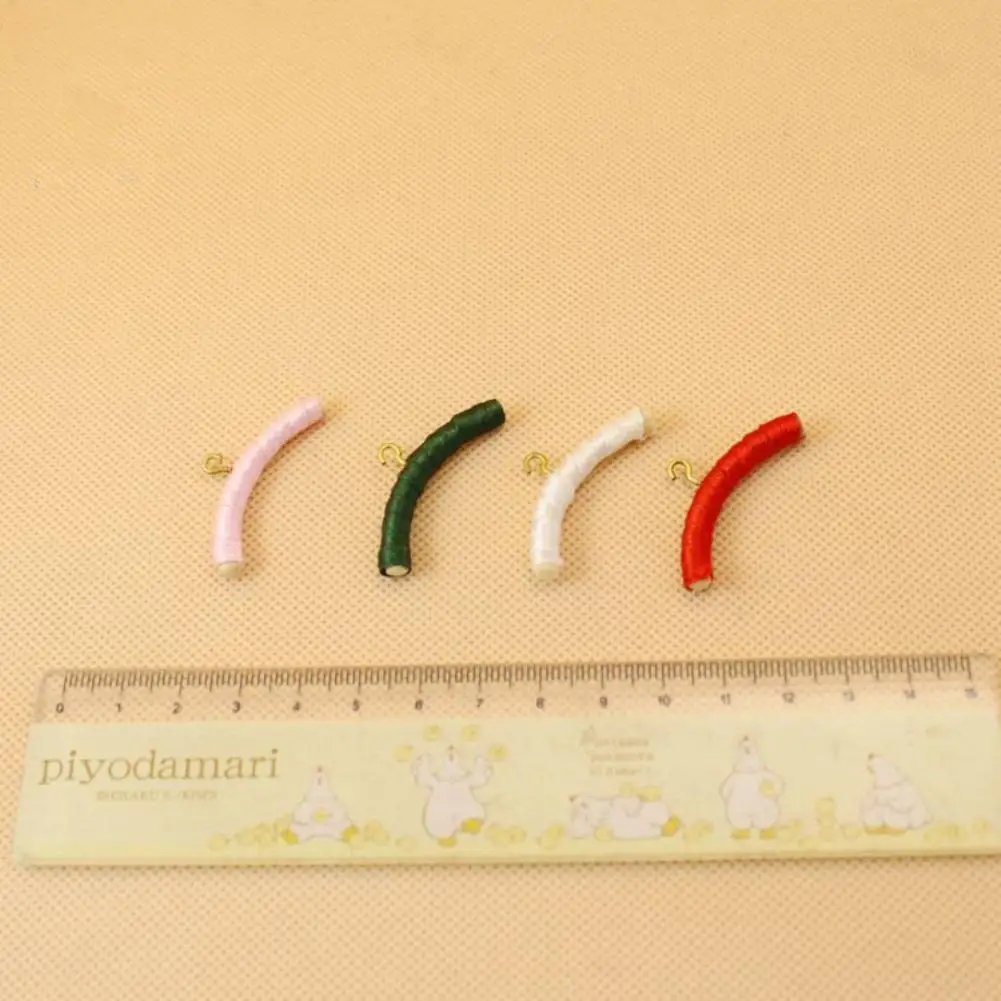 

4Pcs Mini Colorful Clothes Hangers for 1:12 Doll House Random Color