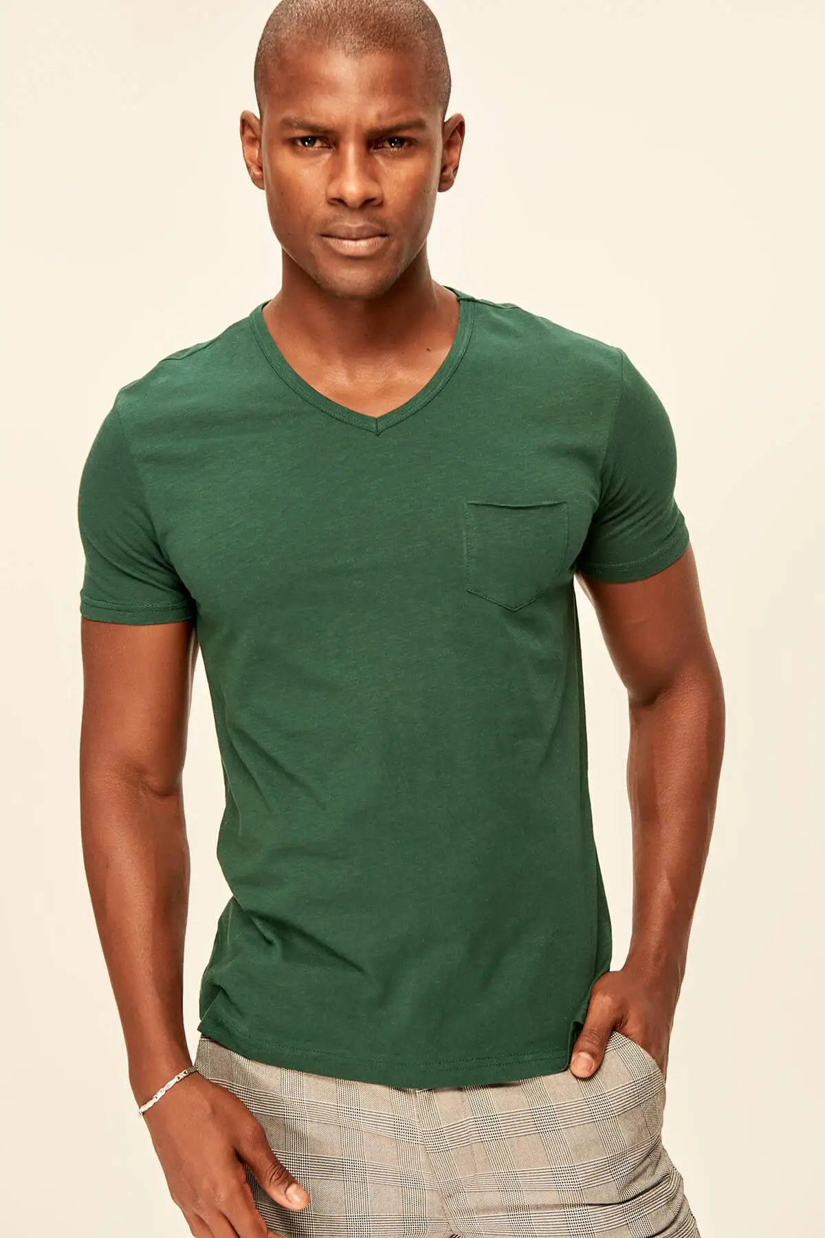 Trendyol Green basыc для мужчин Slim Fit с коротким рукавом v-образным вырезом карман деталь
