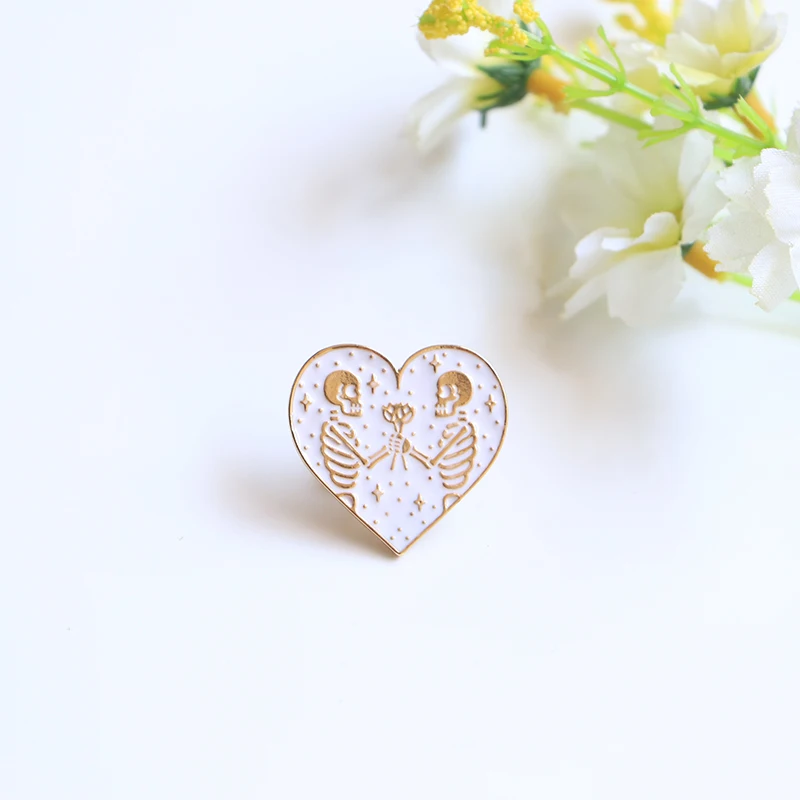 Skull Flower Brooches Golden Lines Heart Enamel Pin for Boys Girls Lapel Pin Hat/bag Pins Denim Jacket Women Brooch Badge SC4516