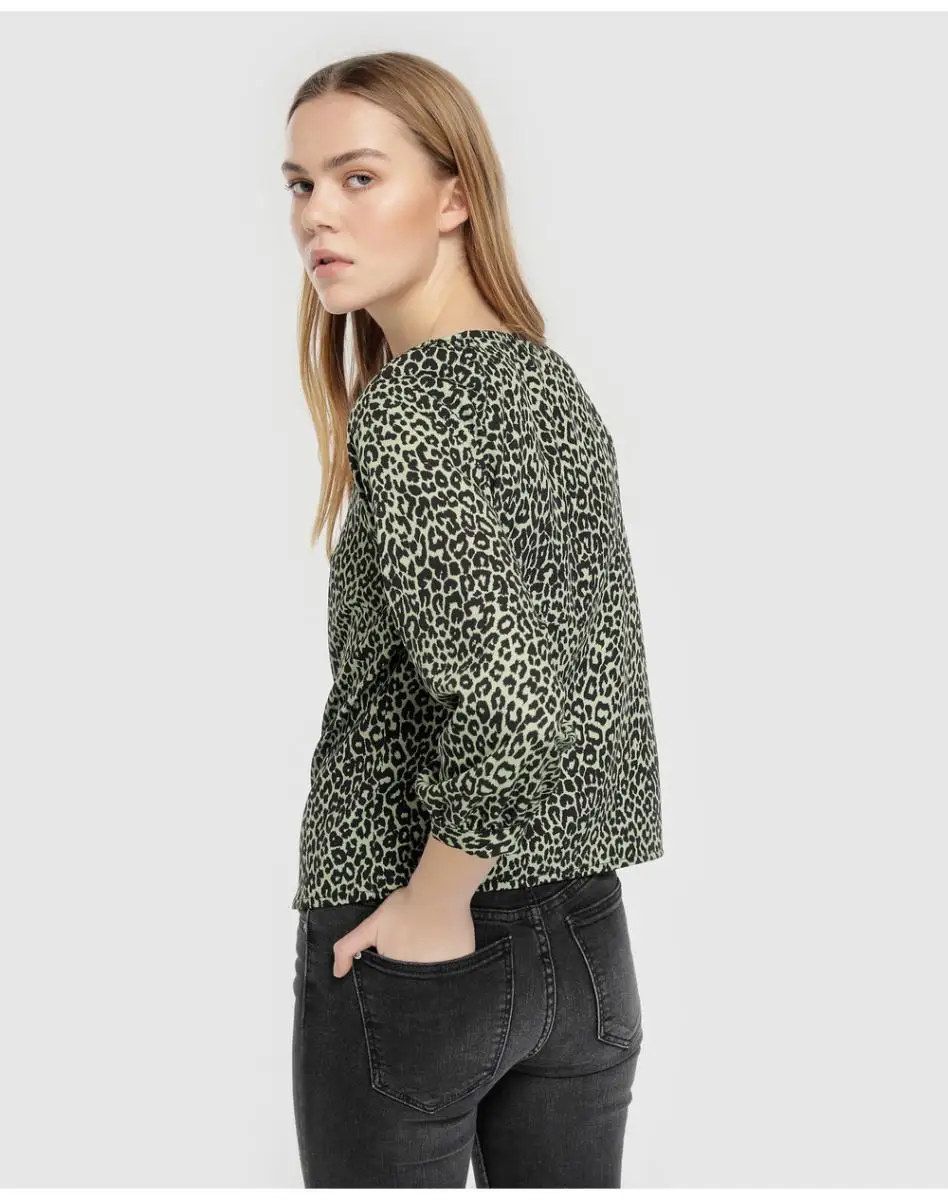 Women's Blouse Easy Wear leopard with Rush neckline | Женская одежда