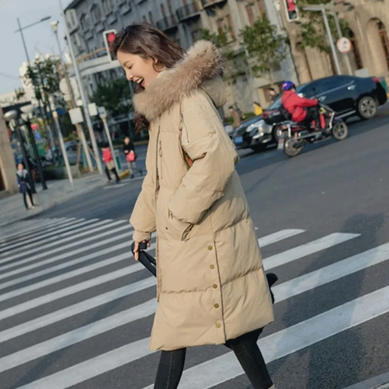 Куртка женская зимняя с меховым воротником и капюшоном на пуговицах |