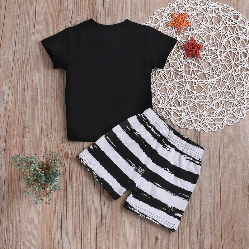 Футболка и шорты для мальчиков с карманами принтом в полоску |