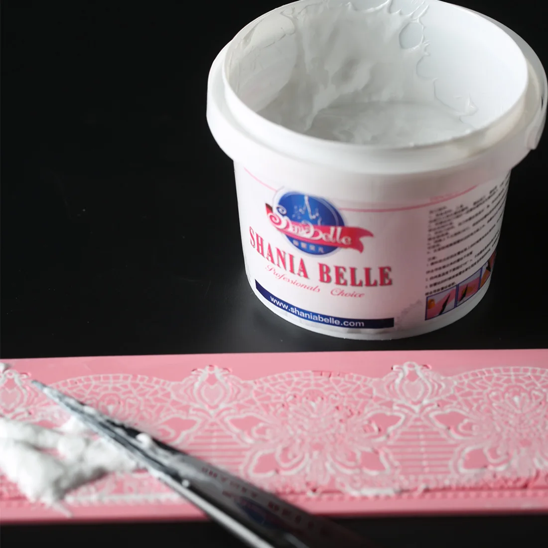 

Belle White Lace Cream Baking Ingredients Fondant Cake Lace Pad Raw Material 350g