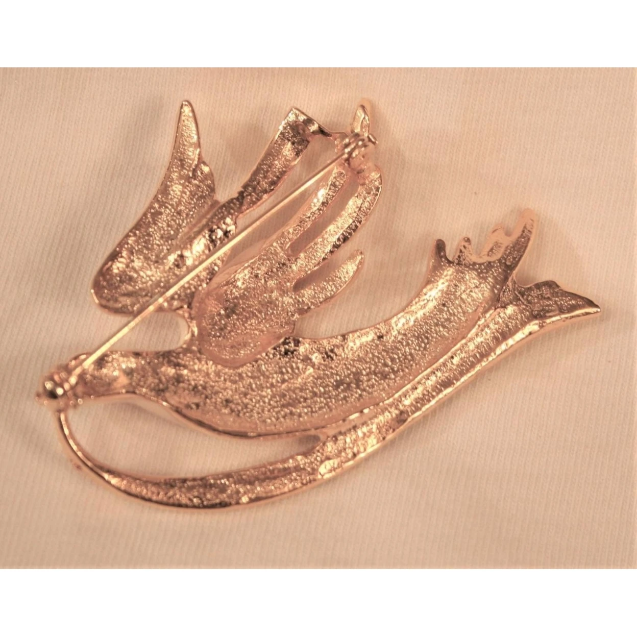 Кремовый эмалированный винтажный мир на дух земли Dove Goldtone Брошь булавка |