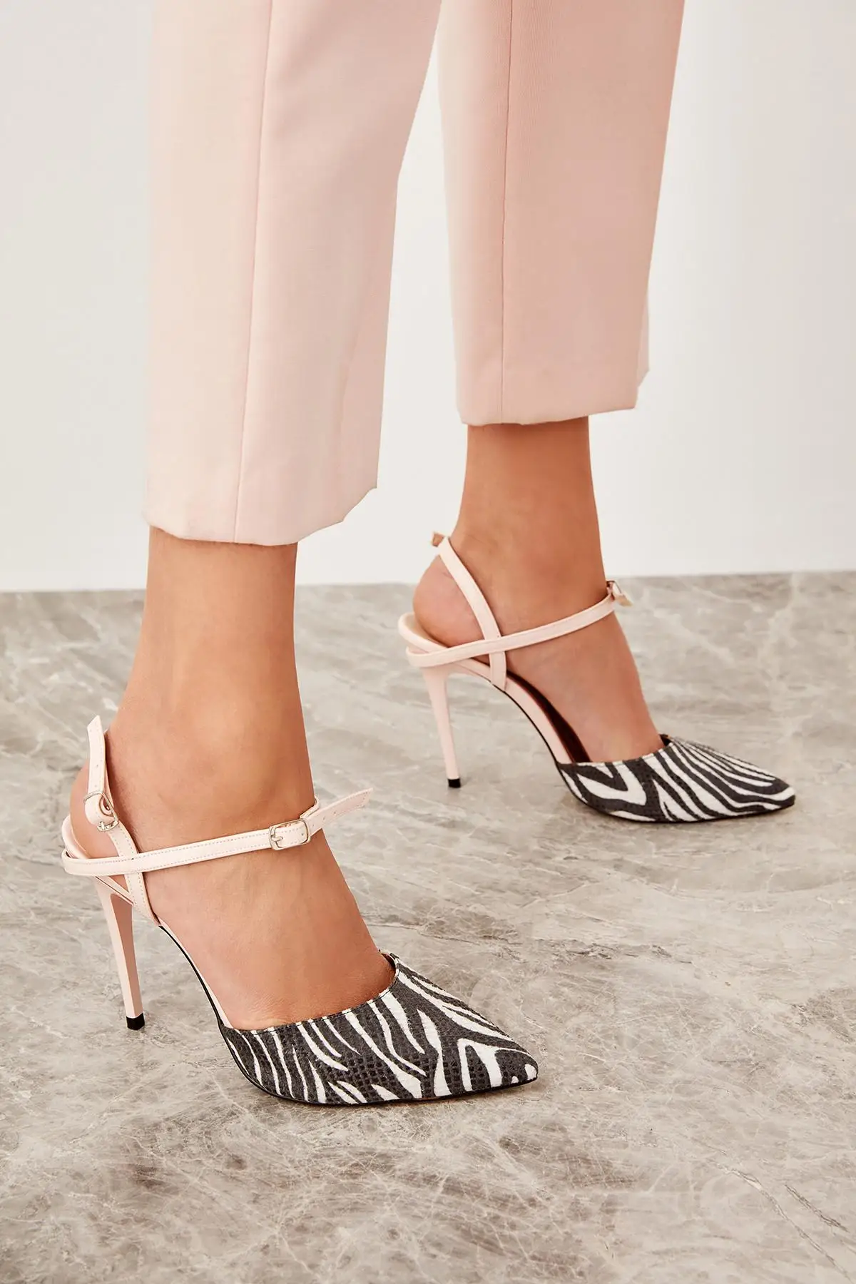 Trendyol/черные женские туфли на высоком каблуке с узором зебры TAKSS19AZ0006|Женские
