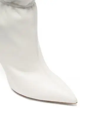 Модные стильные женские однотонные белые полусапожки с острым носком сезон