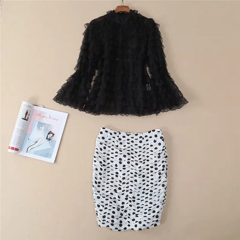 Женская кружевная блузка с длинным рукавом черная оборками и высокой талией