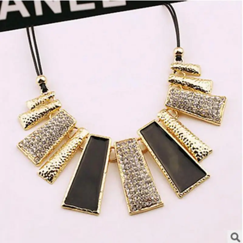 Korean Version Geometric Rhinestone Short Clavicle Necklace - Exaggerated Irregular Strip Design image 2