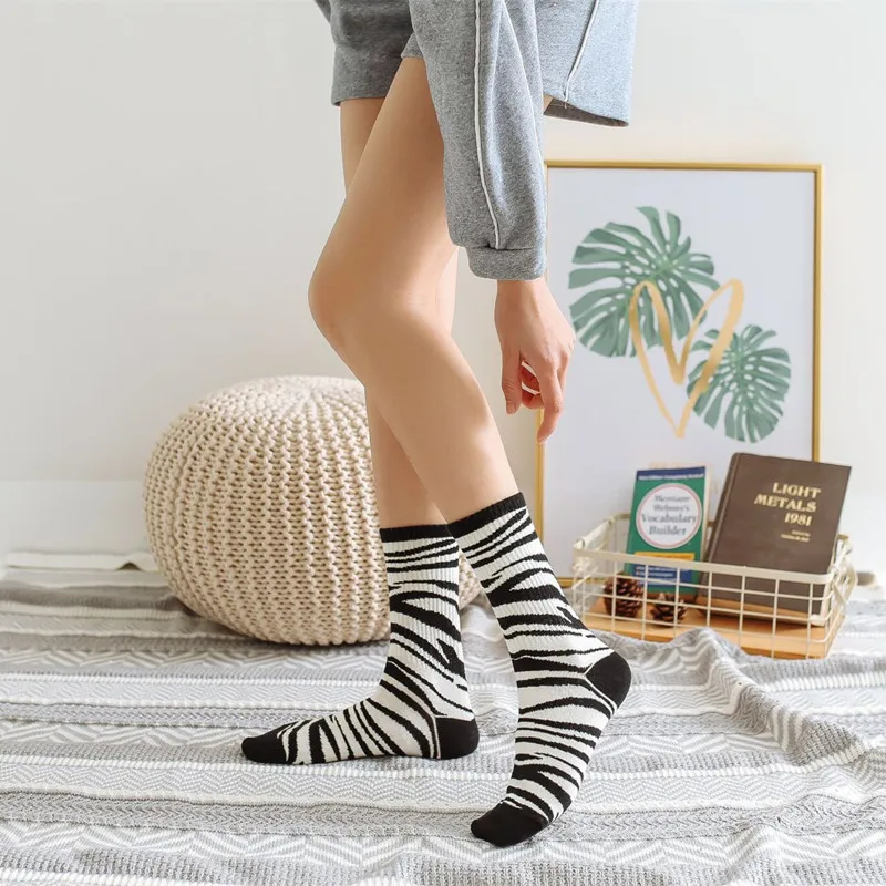 Женские носки модные новинка корова Зебра полосатые забавные милые теплые