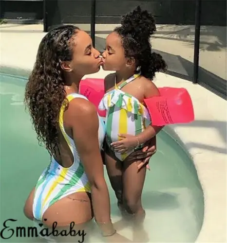 Girls Making Out In Pool