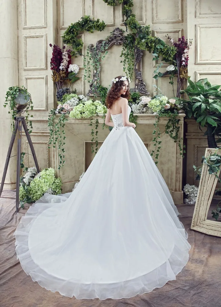 Vivian's Bridal 2018 простое свадебное платье без бретелек с рюшами и блестками