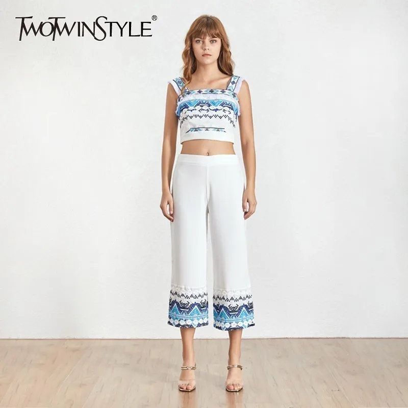 Женский комплект из двух предметов TWOTWINSTYLE футболка с квадратным вырезом без