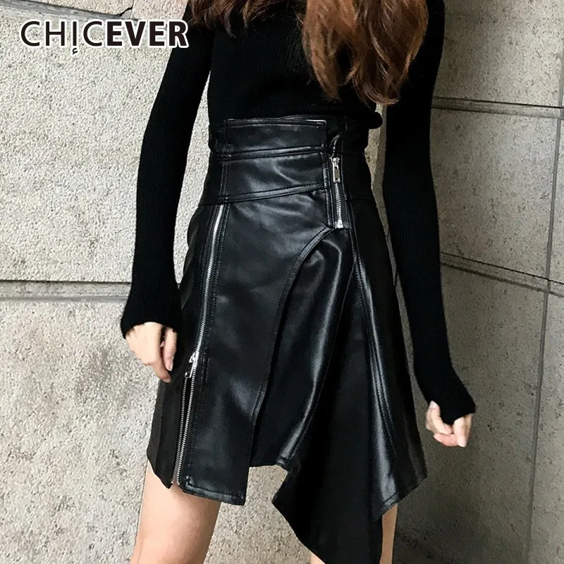 CHICEVER женские юбки из искусственной кожи с высокой талией на молнии с асимметричным подолом, мини юбки трапециевидной формы для женщин, корейская модная одежда, новинка